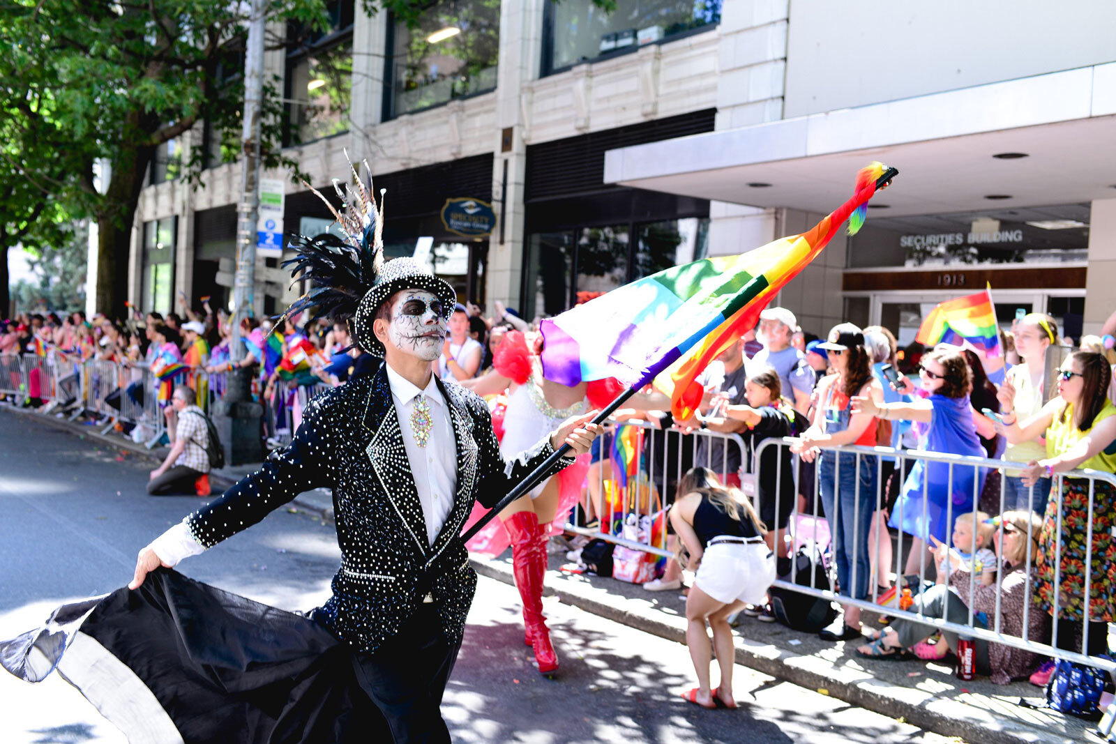 Substantial insight entre hermanos latino lgbtq pride parade 01